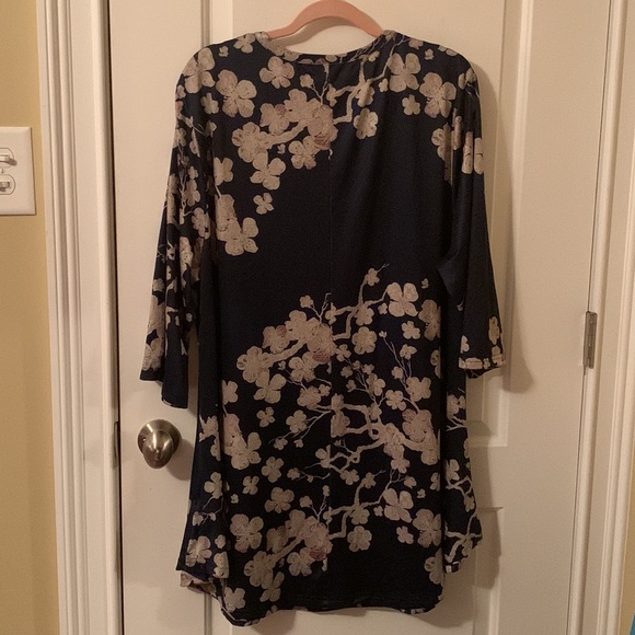 Azalea by Firmiana navy & cream floral tunic size 4x - Picture 5 of 12